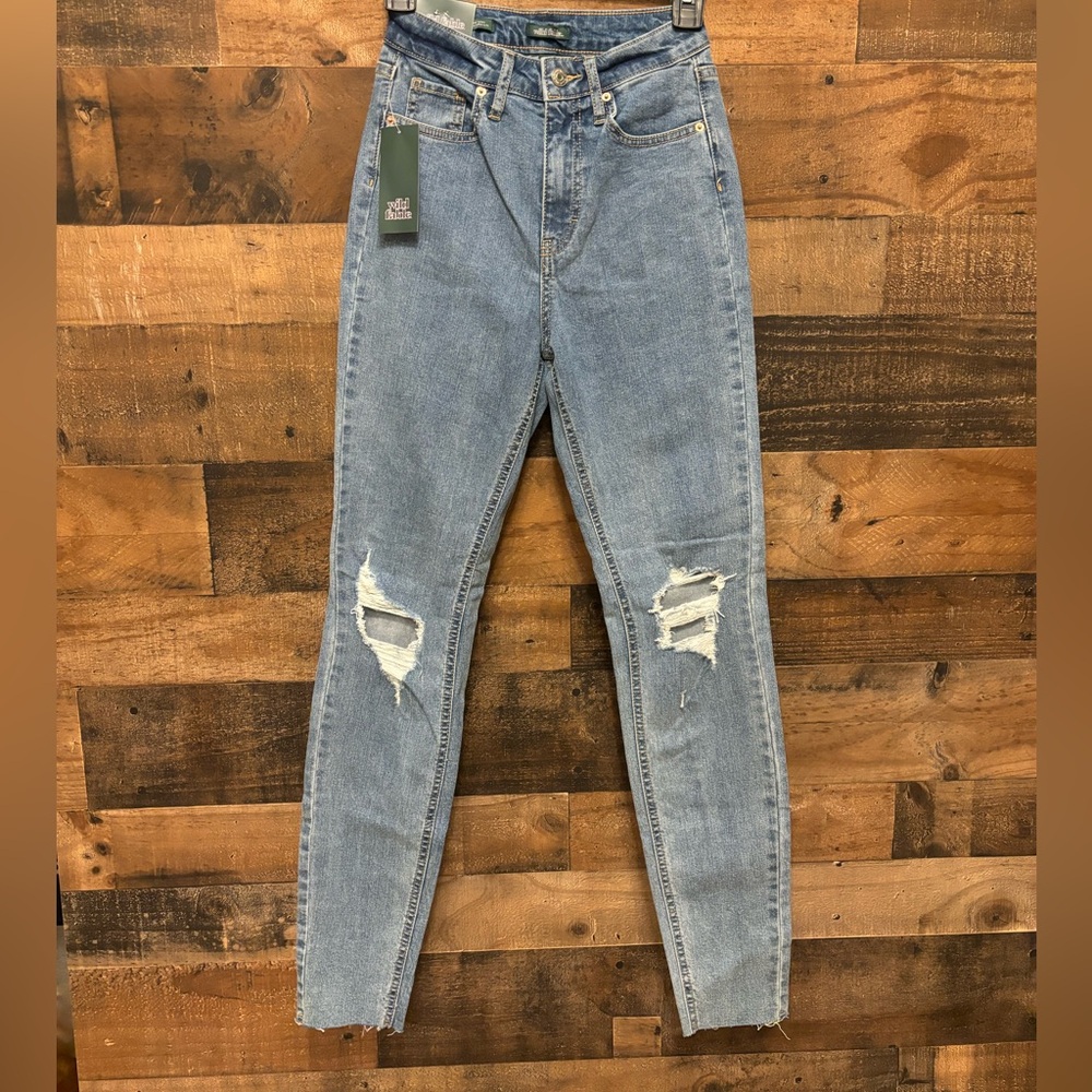 Women's Super-High Rise Skinny Jeans - Wild Fable Medium Wash Distressed look